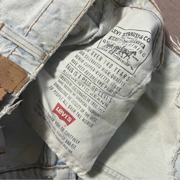 Vintage Levi's 550 Super Distressed Light Wash Relaxed Fit 90 2000 Size 4/6 - Picture 7 of 13